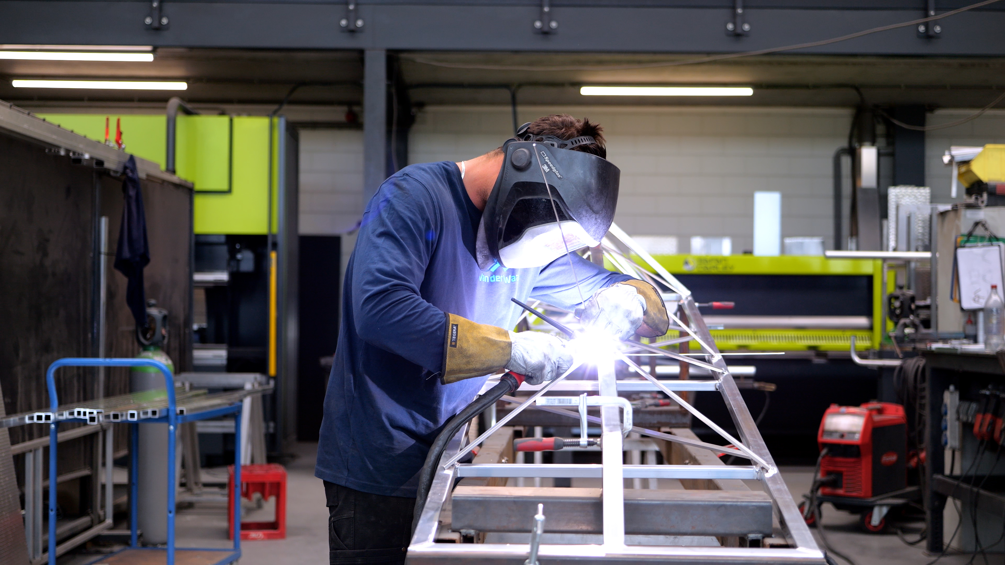 Expertise in every detail of greenhouse roof maintenance